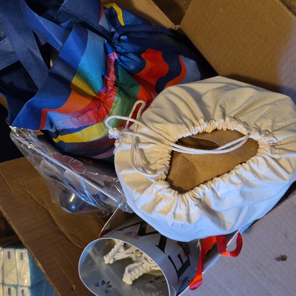 NWT 📦 10 PIECE MYSTERY BUNDLE! 📦 What's In The Box? 🩷 BUY IT & FIND OUT! 😍 - Picture 2 of 3